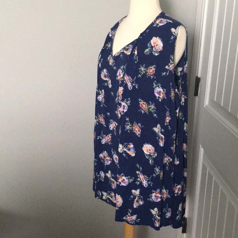 Gorgeous Umgee Floral Tunic Medium